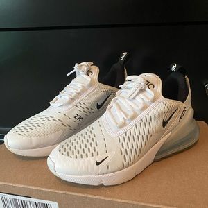 Nike Air Max 270 Size 5Y, W 6.5